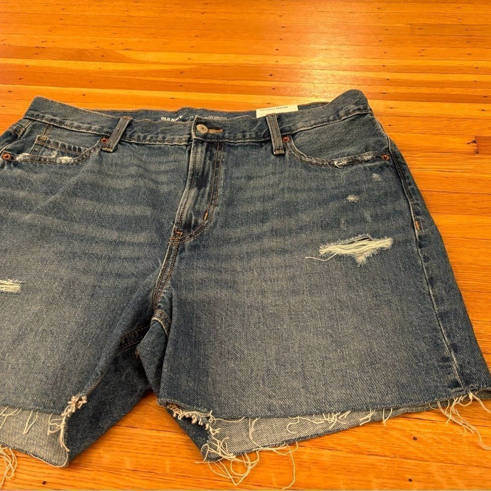 Old Navy High Rise Slouchy Straight 5” inseam blue denim ripped shorts size 14 - Picture 2 of 5